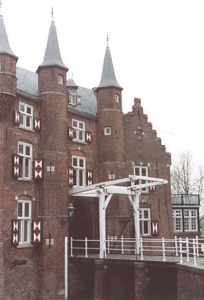 Kasteel Maurick en toegangsbrug
